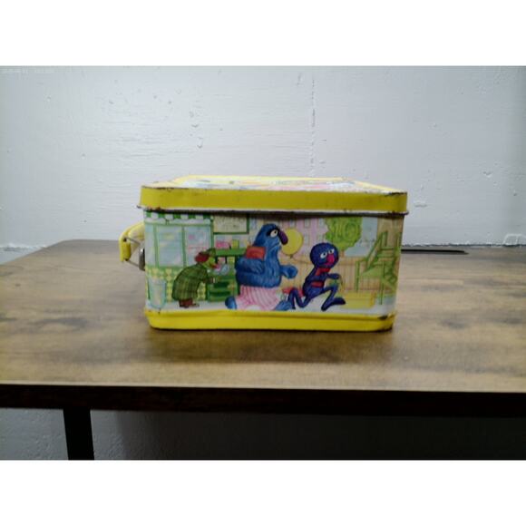 Vintage 1980 Sesame Street Metal Lunchbox, Bert, Ernie, Cookie Monster, Big Bird - Picture 3 of 8